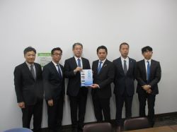 同会長として、財務省主計局主計官 菅野裕人氏へ提言及び意見交換（東京）の様子
