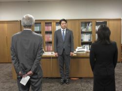 令和6年奥能登豪雨に伴う輪島市への職員派遣出発式にてあいさつの様子