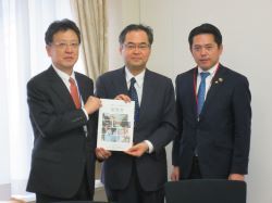 同副会長として、文部科学省大臣官房学習基盤審議官 森孝之氏に要望及び意見交換（東京）の様子