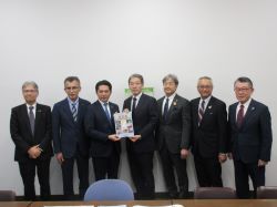 同会長として他2団体と合同で、財務省主計局主計官 菅野裕人氏へ提言及び意見交換（東京）の様子