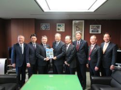 中部国道協会副会長として、国土交通大臣 斉藤鉄夫氏へ提言及び意見交換（東京）の様子