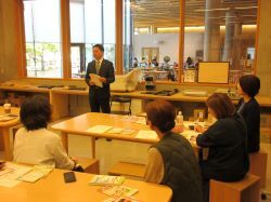 令和6年度第2回岐阜市子育て支援団体連絡協議会に出席し、意見交換（みんなの森 ぎふメディアコスモス）の様子