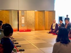 「清流の国ぎふ」文化祭2024お香の祭典に出席し、あいさつ及びお香席体験（みんなの森 ぎふメディアコスモス）の様子