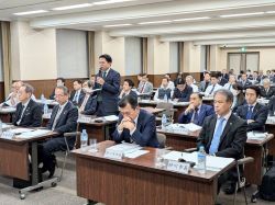 全国市長会財政委員会・都市税制調査委員会合同会議に出席し、発言（東京）の様子