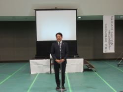 ぎふサイエンスフェスティバル2024にて、あいさつ（岐阜メモリアルセンター ふれ愛ドーム）の様子