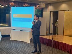 やよい会11月例会に出席し、講演（ホテルパーク）の様子
