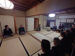 岐阜ロータリークラブ水月茶会に席主として出席（伊奈波神社水月亭）の様子