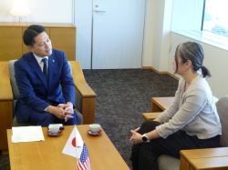 在名古屋米国領事館首席領事 アンナ・ワン氏と面談の様子