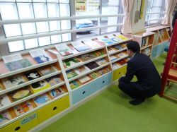 岩野田児童センターを視察（同所）の様子