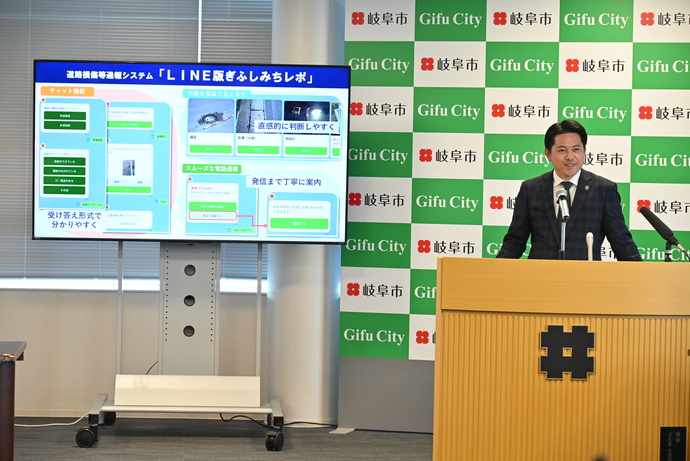 写真：令和6年12月19日　市長定例記者会見の様子