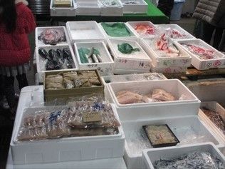 仲卸店舗での年末一般開放の様子