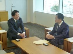 総務省東海総合通信局長 三田一博氏と面談の様子