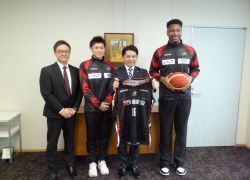 岐阜バスケットボール株式会社代表取締役社長 那須史明氏ほかと面談の様子