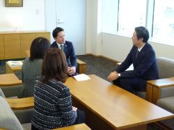 西日本電信電話株式会社岐阜支店支店長 立木祥平氏ほかと面談の様子