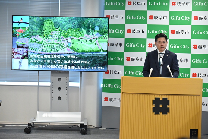 写真：令和6年12月19日　市長定例記者会見の様子