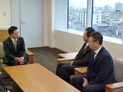 岐阜市議会議長 黒田育宏氏、同副議長 小堀将大氏と面談の様子