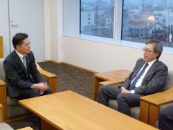 朝日大学学長 大友克之氏ほかと面談の様子