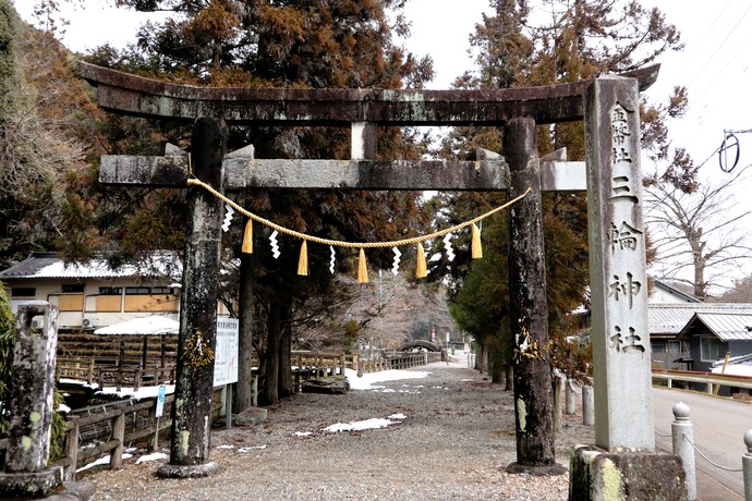 三輪神社石鳥居