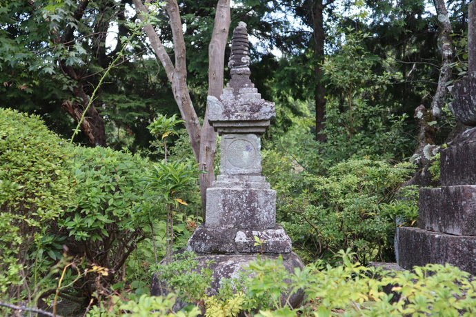 護国之寺宝篋印塔