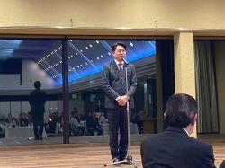 長良西水防団新年懇親会に出席し、あいさつ（十八楼）の様子