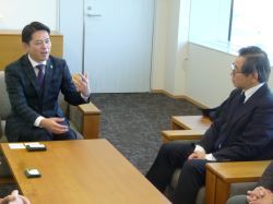 森ビル都市企画株式会社代表取締役社長 藤巻慎一氏ほかと面談の様子