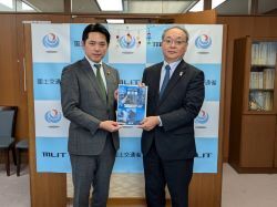 国道21号岐阜市内立体事業推進のため、国土交通省国土交通事務次官 吉岡幹夫氏に提言及び意見交換（東京）の様子