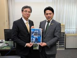 同じく、国土交通省道路局次長 佐々木俊一氏に提言及び意見交換（東京）の様子