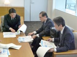 岐阜土木事務所長 奥田雅之氏ほかと面談の様子