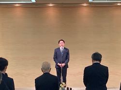 一般社団法人岐阜県工業会新春交流会に出席し、あいさつ（岐阜グランドホテル）の様子