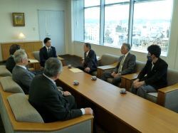 長良川漁業協同組合長 玉田和浩氏ほかと面談の様子