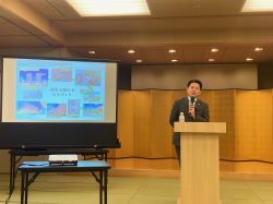 岐阜商工会議所建設・木材部会 議員・幹事新年懇親会に出席し、卓話（グランヴェール岐山）の様子