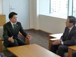 岐阜乗合自動車株式会社代表取締役社長 葛󠄀西信三氏ほかと面談の様子