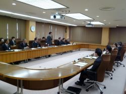 岐阜市・国立大学法人東海国立大学機構岐阜大学連携推進会議に出席し、あいさつ及び岐阜市の取組について発表（岐阜大学）の様子