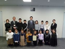  令和6年度岐阜市環境活動顕彰 顕彰状授与式にて、あいさつ及び顕彰状授与の様子