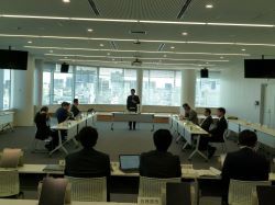 令和6年度第1回岐阜連携都市圏推進会議に出席し、あいさつ及び議事進行の様子