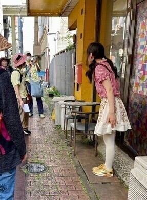 やななの前