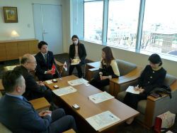 香港特別行政区政府 駐東京経済貿易代表部首席代表 欧慧心氏ほかと面談の様子