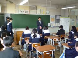 岐阜市立藍川北中学校を視察（藍川小学校）の様子