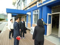 義務教育学校藍川北学園設置に向けた「藍川北中学校内部改修建築主体工事」を視察（藍川北中学校）の様子