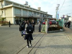 岐阜市立岐阜清流中学校を視察（同所）の様子