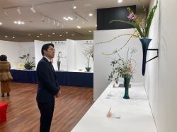華道家元池坊岐阜支部花展を鑑賞（岐阜シティ・タワー43）の様子