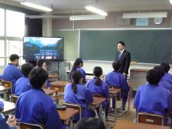 岐阜市立岐阜西中学校を視察（同所）の様子