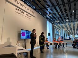 ぎふ消防フェスタ2025を視察。その後、消防団PRトークショー～人と街を守り未来へつなぐ（TSUNAGU）～にて、女性消防団員とトークセッション（みんなの森 ぎふメディアコスモス）の様子