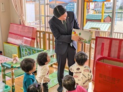 岐阜市立長森南保育所を視察（同所）の様子