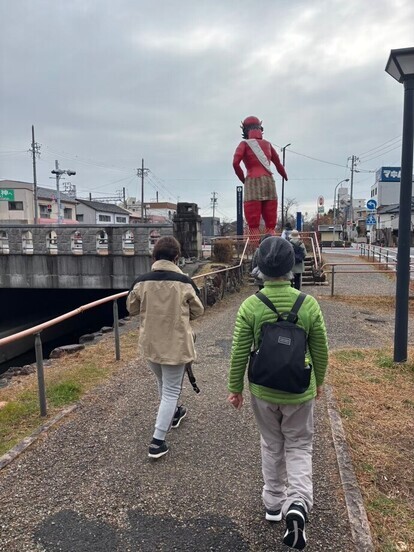 歩く