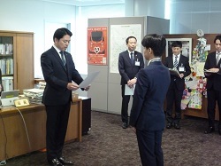 人事交流受入職員辞令交付式の様子