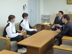株式会社岐阜Bluvic代表取締役社長 杉山幸輔氏ほかと面談の様子