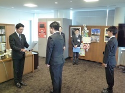 人事交流受入期間終了者辞令交付式の様子