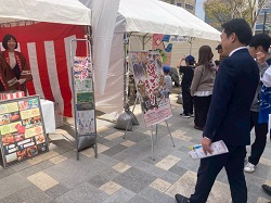 第53回道三まつりセントラルパーク金公園わくわくキッズイベントを視察する様子