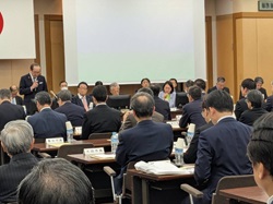 全国市長会理事会に出席する様子